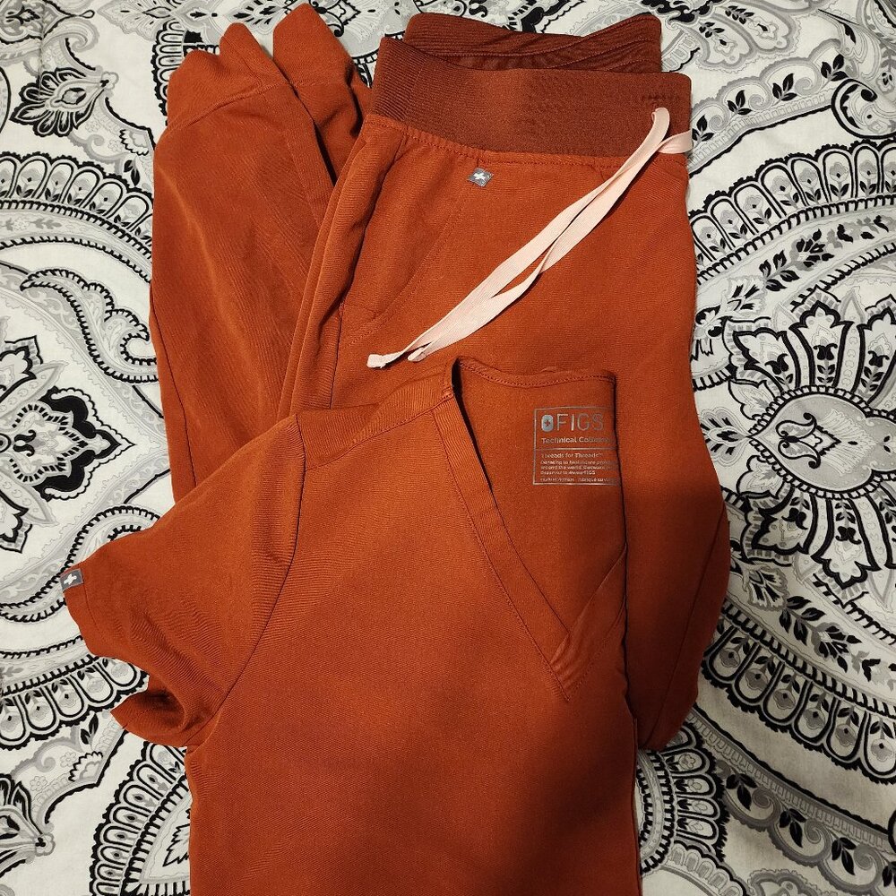Figs scrub set worn once. No flaws